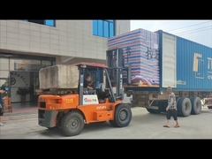 아기 기저귀 생산 라인이 수출되었습니다. 모든 직원은 어두워질 때까지 일했습니다.